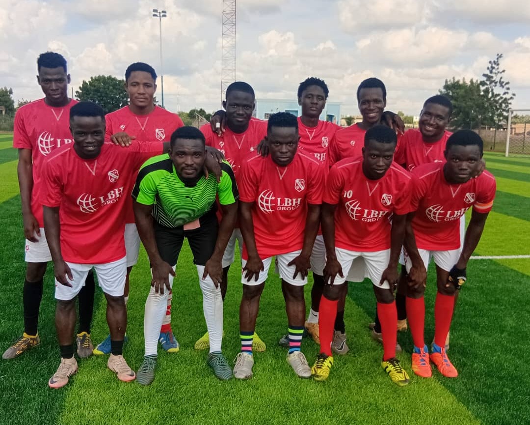 VV RHOON LEEFT VOORT IN GHANA